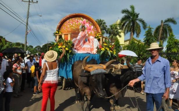 defile de carreta en Rio de Jesus